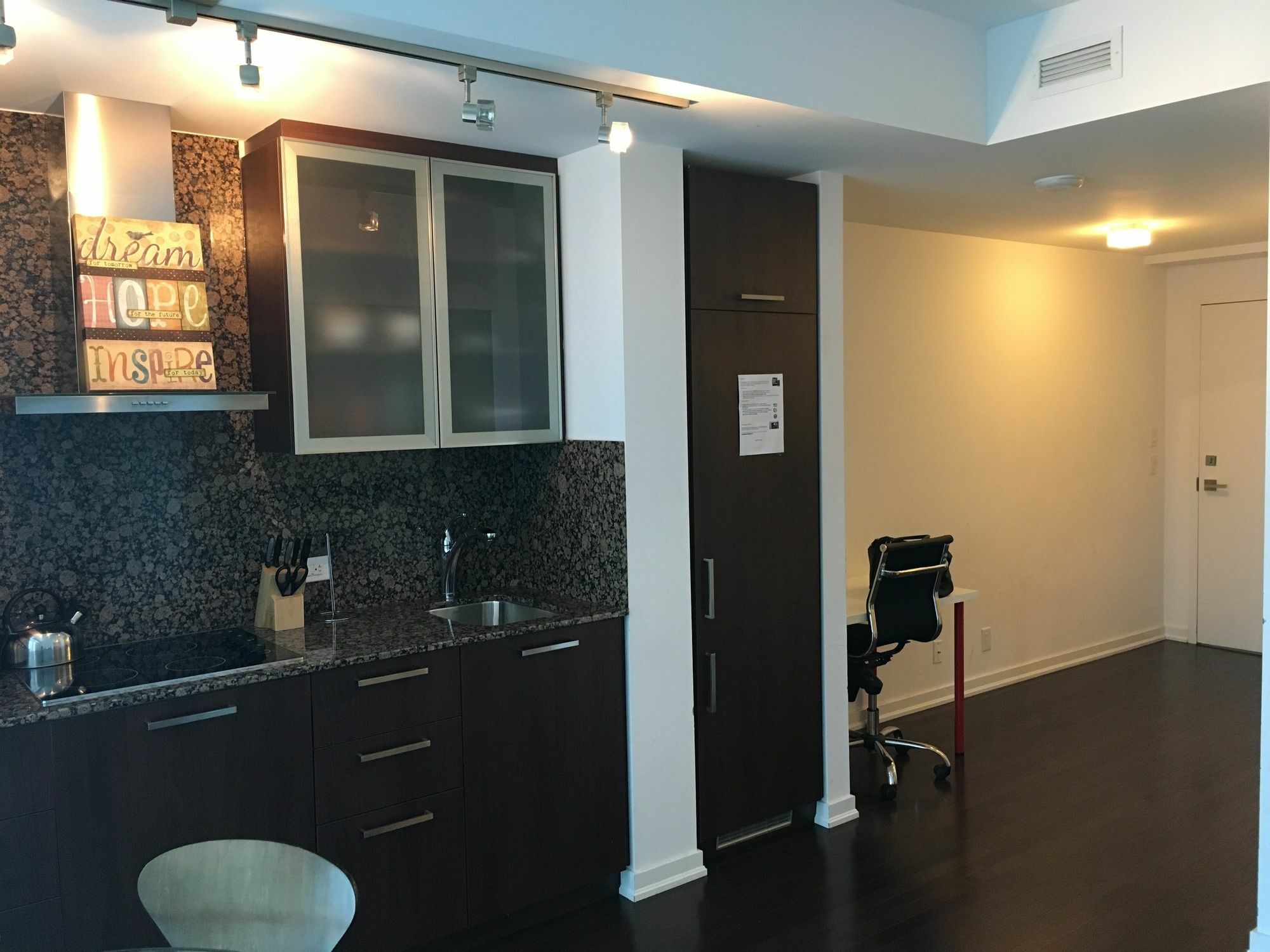 Trinity Suites - Condo On York Street Toronto Eksteriør billede
